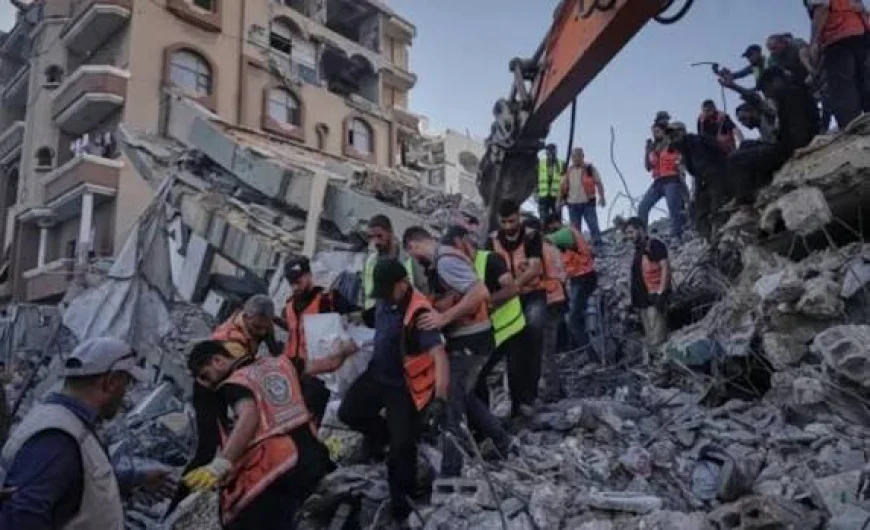 انتشال جثامين 21 شهيدًا من ركام بناية السعادة بغزة