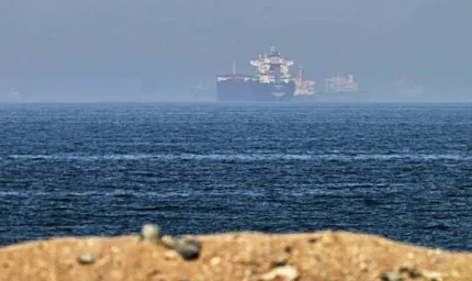 غرق سفينة حاويات في هرمز يرفع هجمات الأربعاء إلى أربع