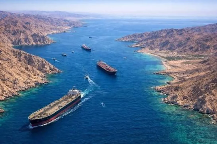 ترامب يسعى لسلام مع إيران وفتح مضيق هرمز الآن