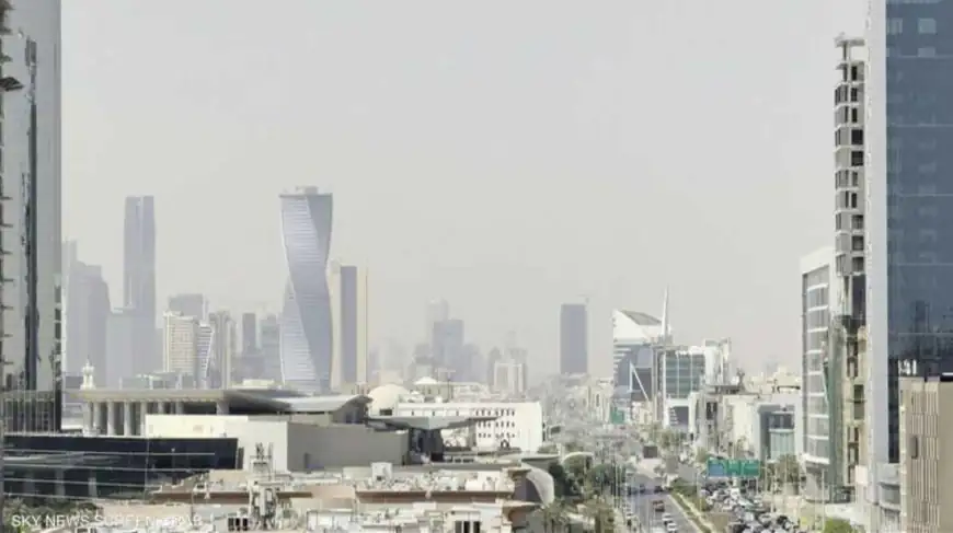 مطار الملك خالد.. مقتل 3 سعوديين في هجوم صاروخي
